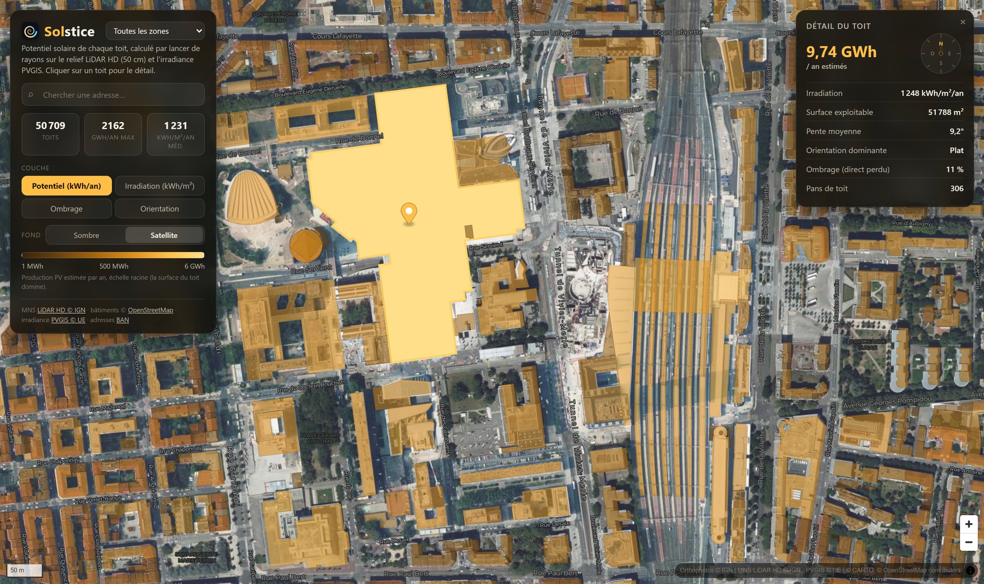 Détail d'un toit sur fond orthophoto IGN